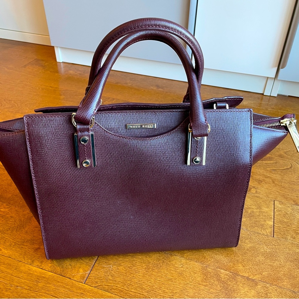 Hugo Boss bag in excellent condition